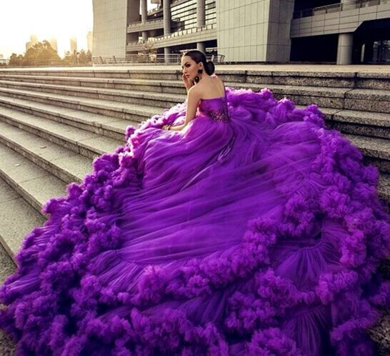 紫色代表高贵 常成为贵族所爱用的颜色. 紫色也代表胆识与勇气.