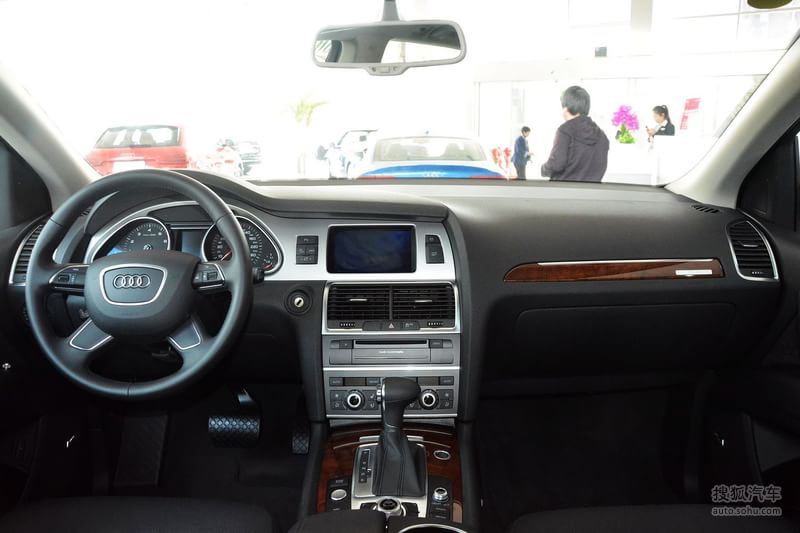 2015款奥迪q7内饰中控