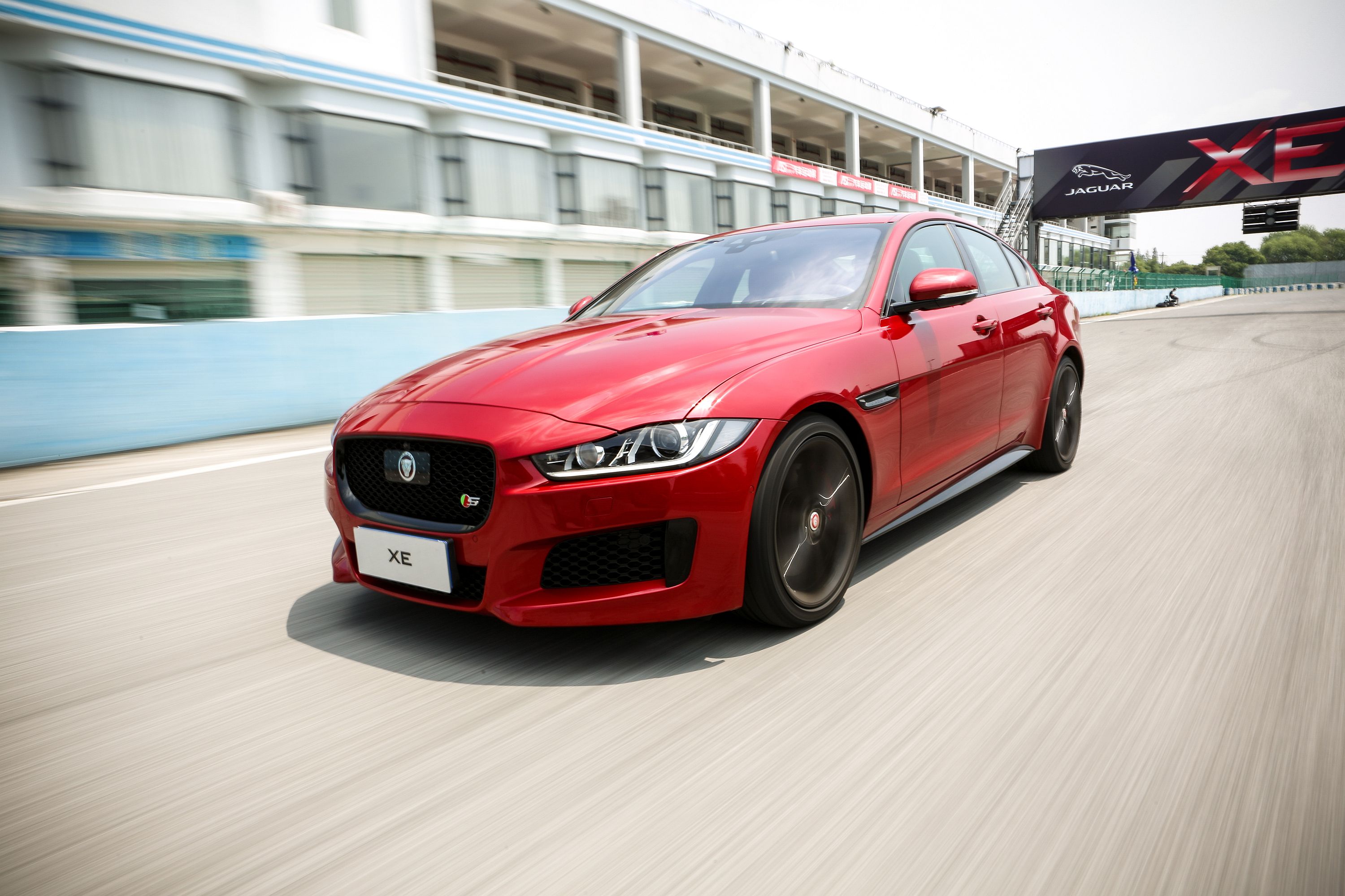 豹风来袭 捷豹xe征服上海天马山赛道